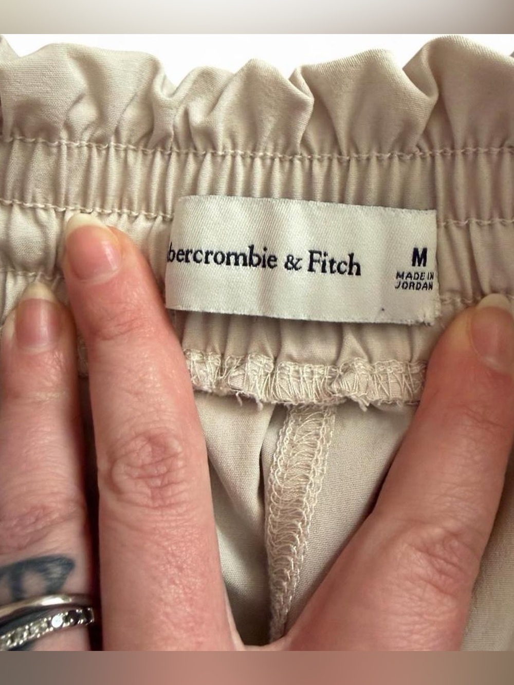 Abercrombie & Fitch Cream Tan Khaki Paper-Bag Ruffled Waist Lightweight Joggers - Picture 8 of 8
